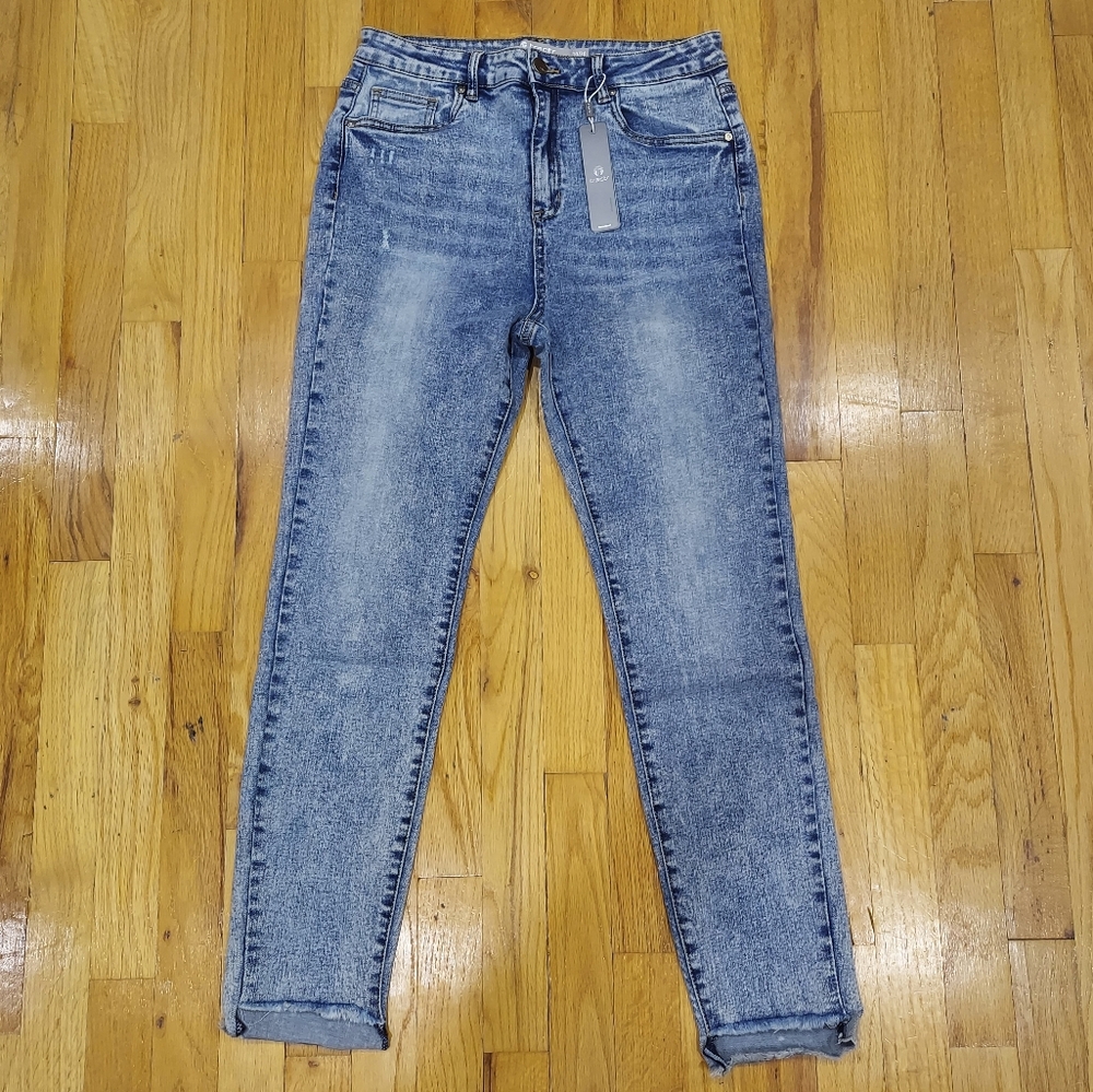 NWT Tractr Light Wash Skinny Jeans (Size: 10/30)